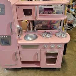 Toy Kitchen Kitchenette Pink Girls  *Pick Up In San Jose*
