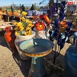 🌷Colorful pots, charming birdbaths & one-of-a-kind metal art🌺 you won’t find everywhere🐸
