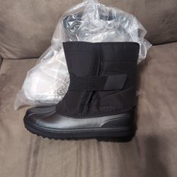 Brand New Boys Snow Boots Size 6 Black Never Worn!