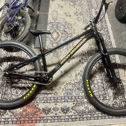 Rocky Mountain FLOW 26” Dirt Jumper bike
