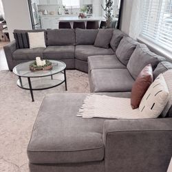 Like New Sectional Couch With Or Without The Ottoman 
