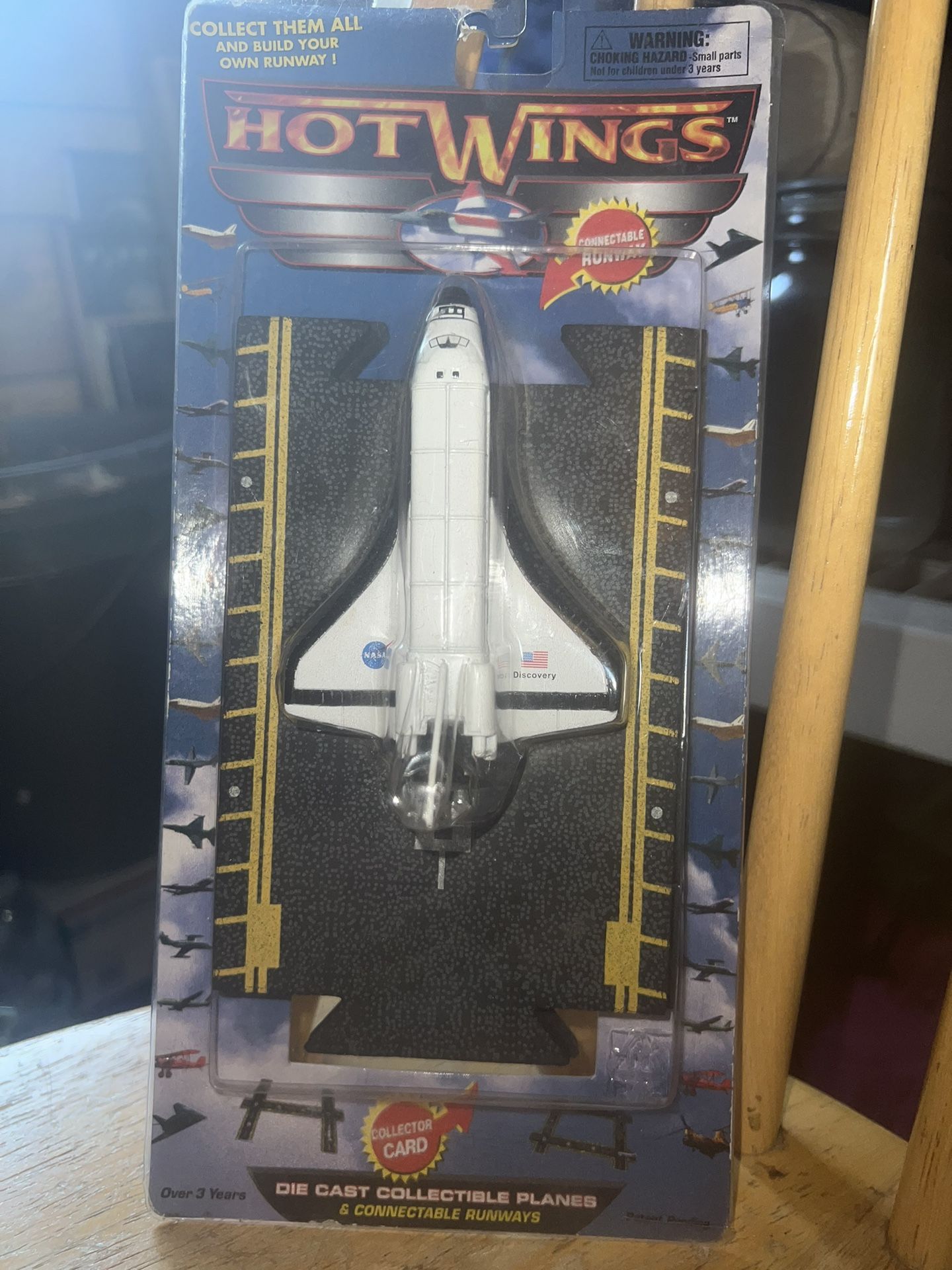 2001 Hot Wings Space Series Collectible Space Shuttle