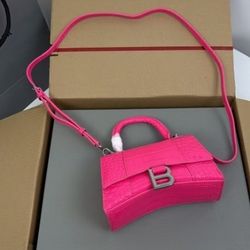 Paris style rose pink hourglass hand-held leather crossbody bag