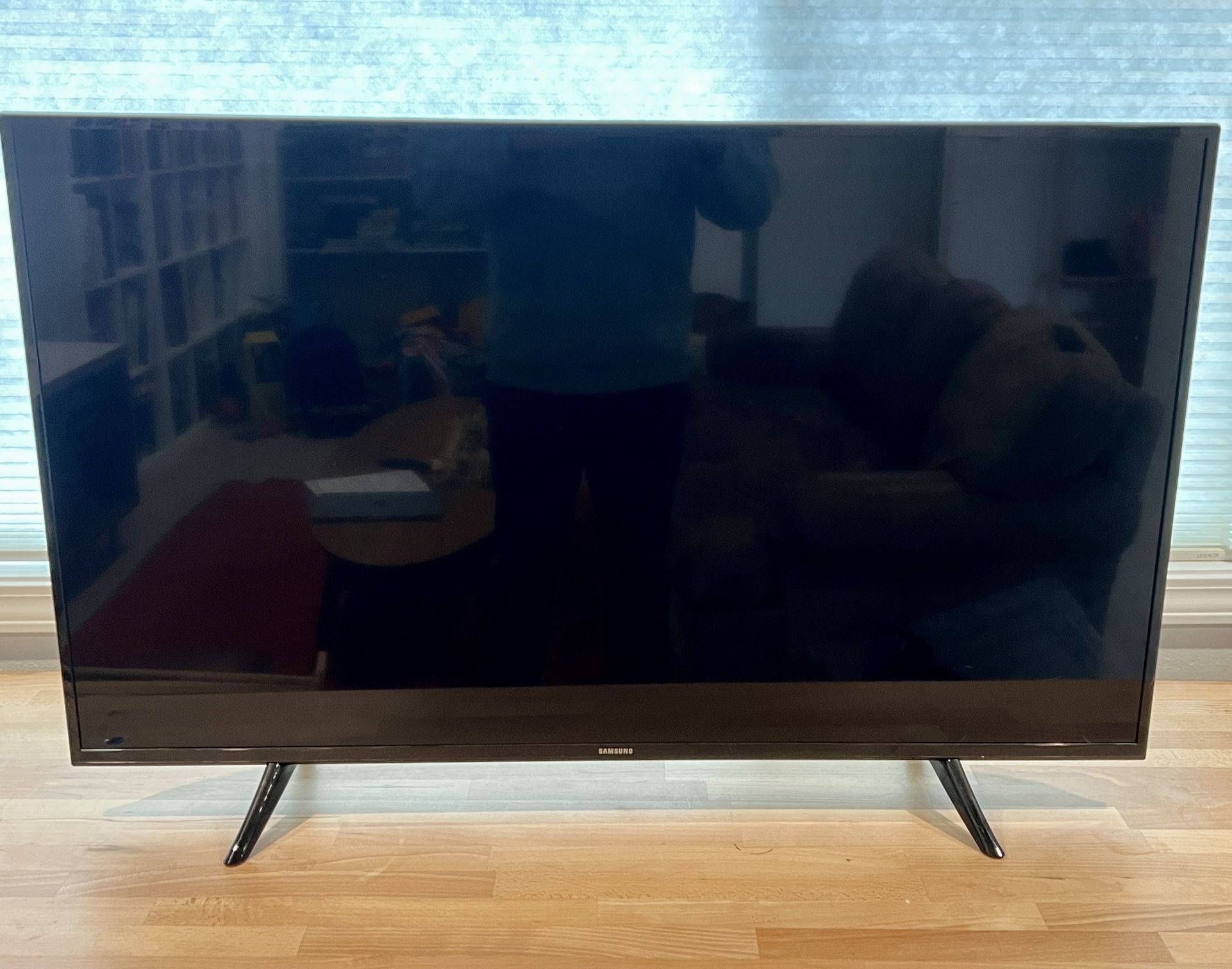 Samsung 42” Class 1080p Smart TV - Model J5202