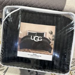 UGG Conforter Black
