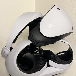 PSVR2 Bundle + Official Sony Charging Station - MINT / Like New