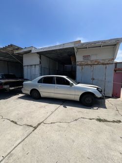 PARTS-2001 Lexus ls430 NO MOTOR NO TRANS EGINE BAY EMPTY