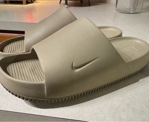 Nike Calm slides size 11 M/12W