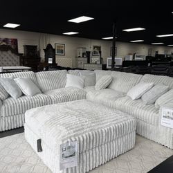 Stupendous Sectional 3-Piece. 🚚WE DELIVER🚚