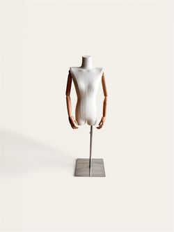 Dress Mannaquin With Articulating Hands