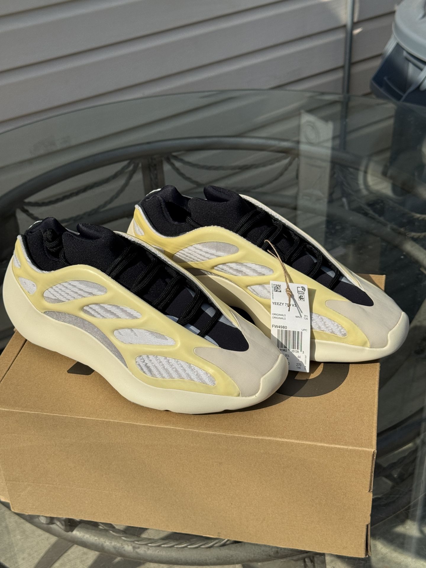 Adidas Yeezy 700 V3