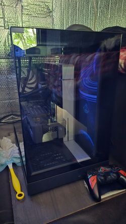STARFORGE VOYAGER 4 ULTIMATE GAMING PC 2 Months old. Under 2 year warranty.