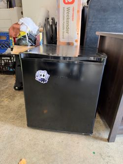 Mini fridge