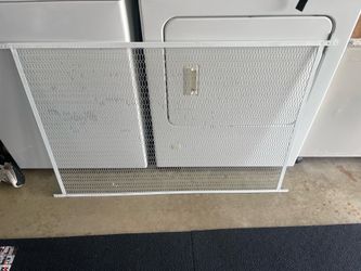 Sliding screen door pet grill