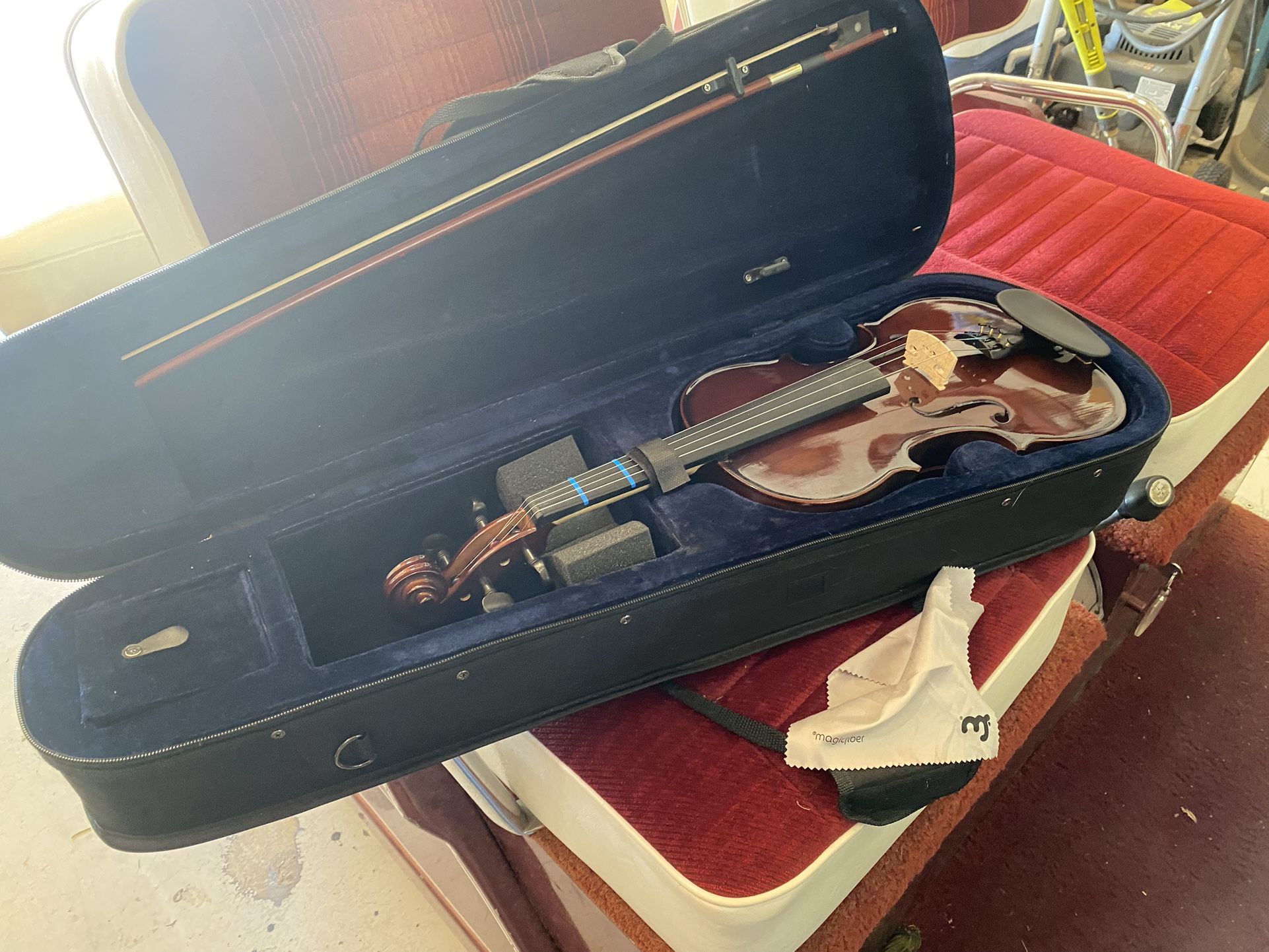 Violin like new $60
