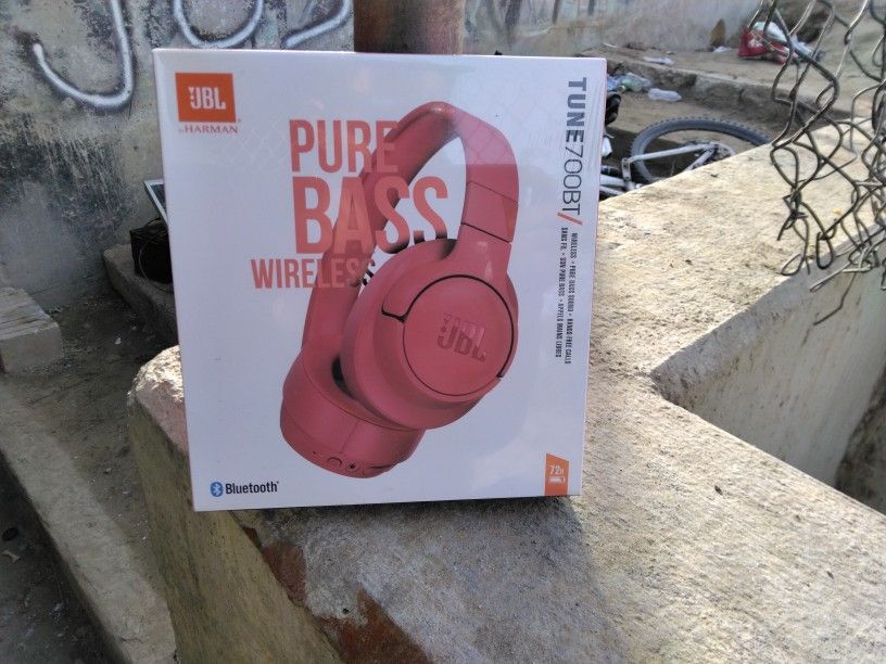 JBL 700bt Wireless Bluetooth Headphones
