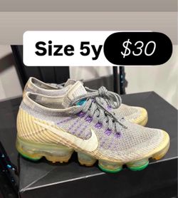 Nikes cheap youth size 5y