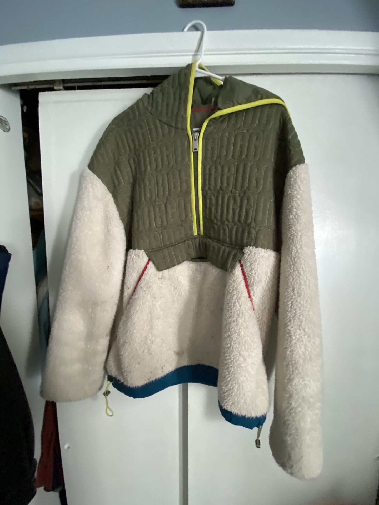 UGG SHERPA JACKET Medium $60