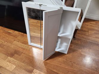Tri-view bathroom medicine cabinet