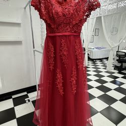 This gorgeous red long dress is perfect as a ball gown. Brand new, without tags.