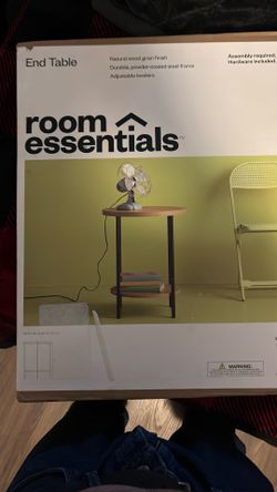 Room Essentials End Table/ H 22”, W 18”