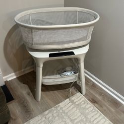 4Moms MamaRoo Sleep bassinet 