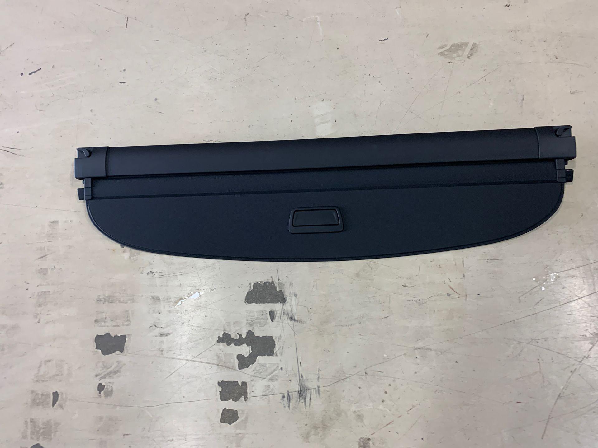 Audi Q7 Retractable Trunk Cargo / Luggage Cover