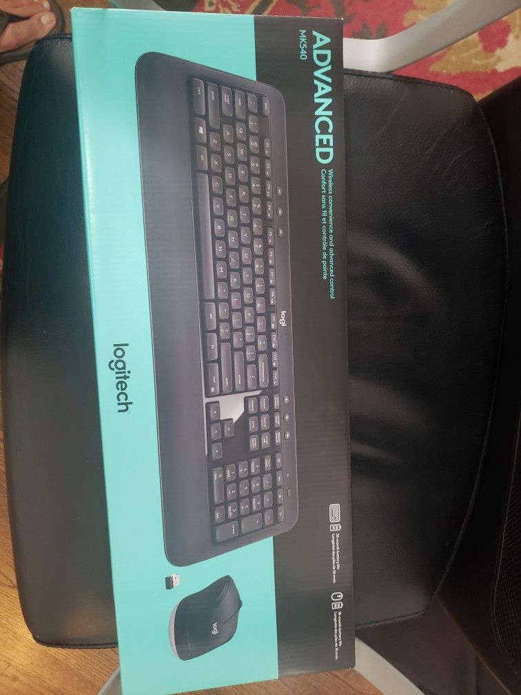 Logitech MK540 Wirleee Keyboard Mouse