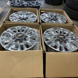 20” Chevy Silverado 2500HD LTZ high country wheels polished 8x180 