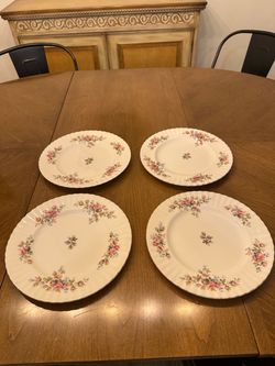 Set of 4 Royal Albert  Dinner Plates