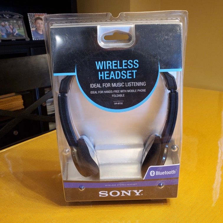 SONY WIRELESS BT STEREO HEADSET - NEW IN BOX