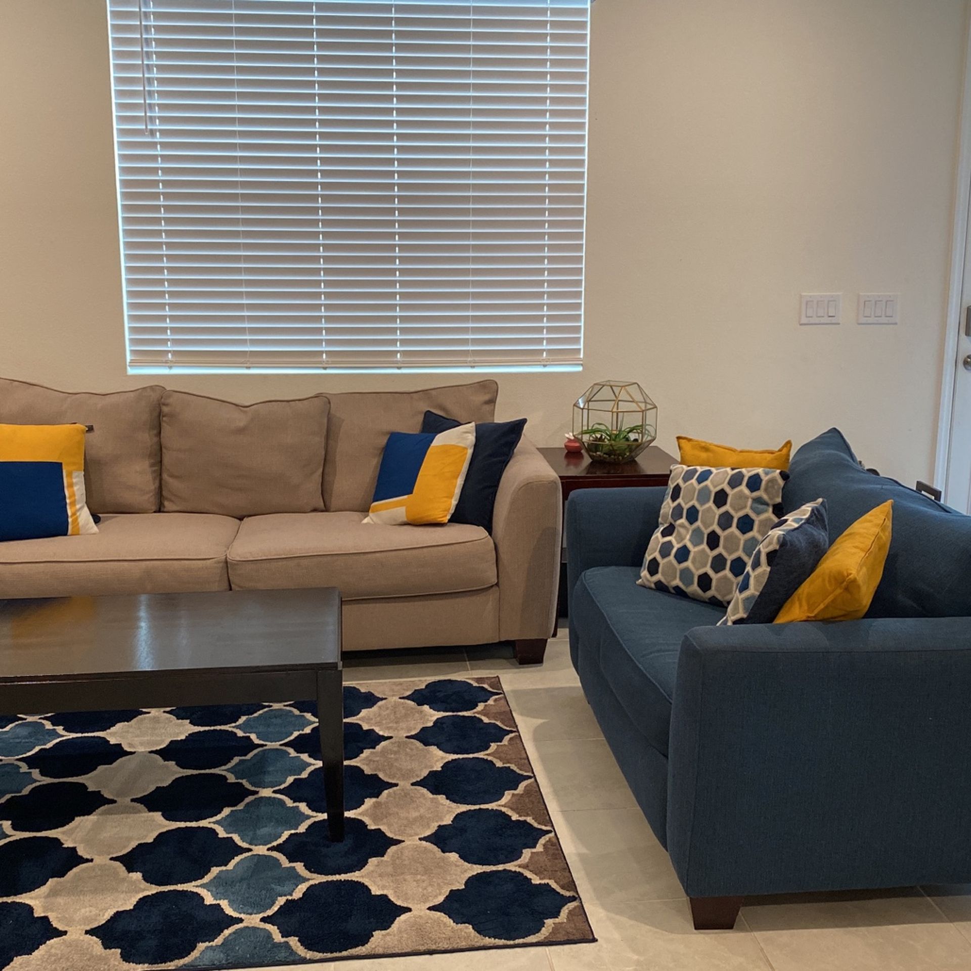 Beautiful Living Room Set for Sale in Orlando, FL - OfferUp