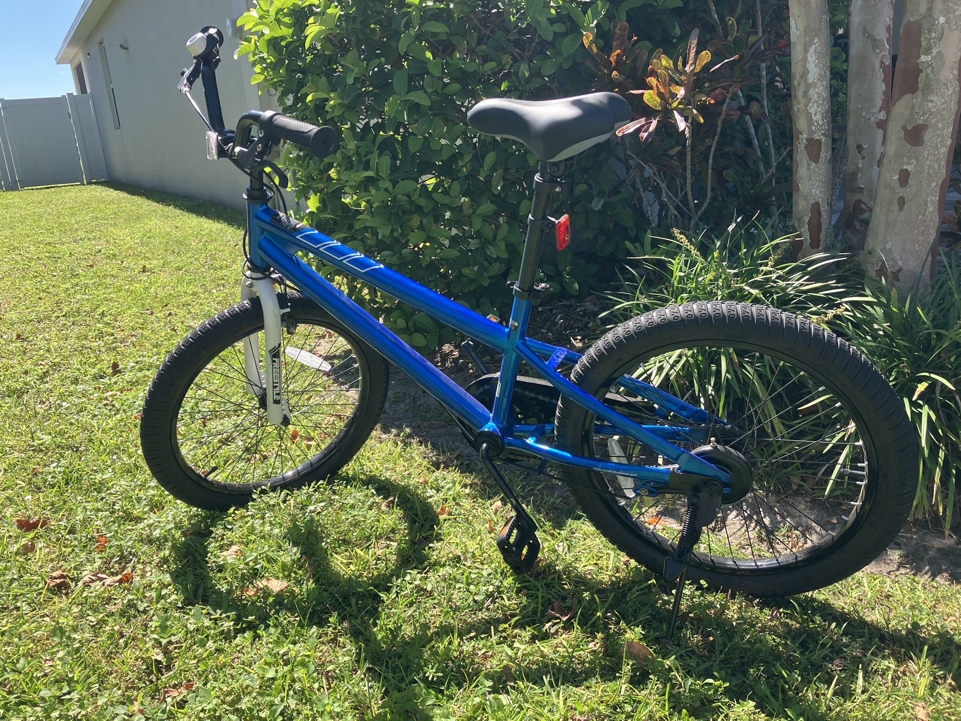 Kids Bike 20” Royal Baby Freedtyle Blue