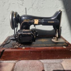 Singer sewing machine 1936 with Case vintage singer sewing machine