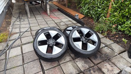 245/40ZR 20