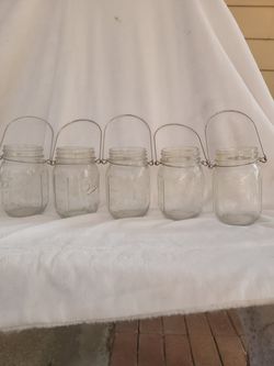 5 MASON JARS WITH HANDLES SO YOU CAN HANG
