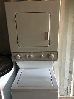 WHIRLPOOL THINTWIN 24" STACKABLE COMBO WASHER AND DRYER WORKS LOOKS PERFECT