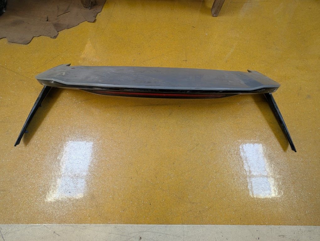 Spoiler with Third Brake Light from 2022 Kia Sorento SX