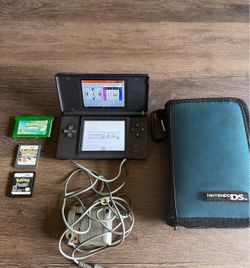 DS LITE + Pokèmon Games