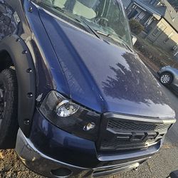 2007 Ford Focus. I bought it in September and couldn't transfer it to my name due to lack of funds. The exhaust smokes heavily and the engine vibrates