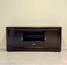 TV Stand/Media Console – 72” – Sturdy & Heavy. Mueble para TV / Consola – 72” – Firme