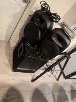 2 Rockville 8" PA speakers & Subwoofer