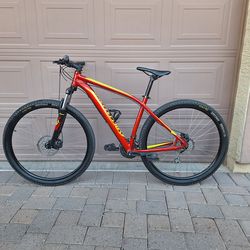SPECIALIZED ROCKHOPPER SPORT 29 ER MOUNTAIN BIKE LIKE NEW ( CHECK MY OTHER BIKES)