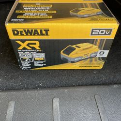 NEW IN BOX. Dewalt 20V 8ah POWERPACK Battery