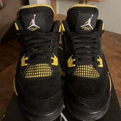 Air Jordan 4 Retro Thunder Size 7Y