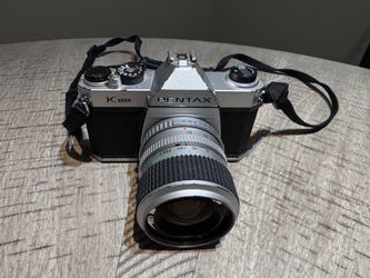 Pentax K1000 35mm Film Camera w/ 35-70mm f/3.5 Zoom Lens
