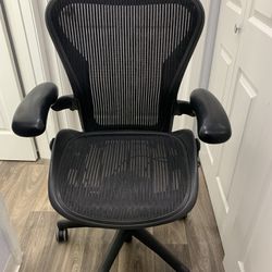 Herman Miller Aeron Office Chair Size B !!