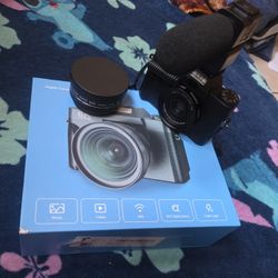 Brand New Digital Camera vlogging/pictures