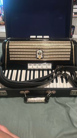 Selling a vintage weltmeister stella 96-bass piano accordion