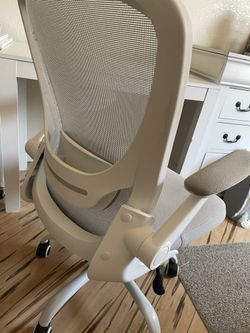 Ergonomic Chair And Desk